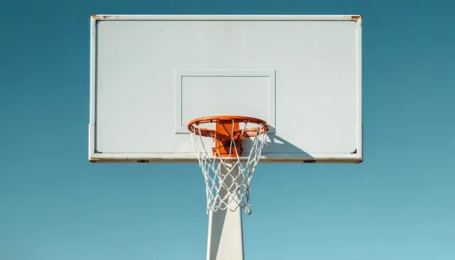 На какой высоте находится баскетбольное кольцо? Диаметр и размеры баскетбольного кольца и щита по нормативам